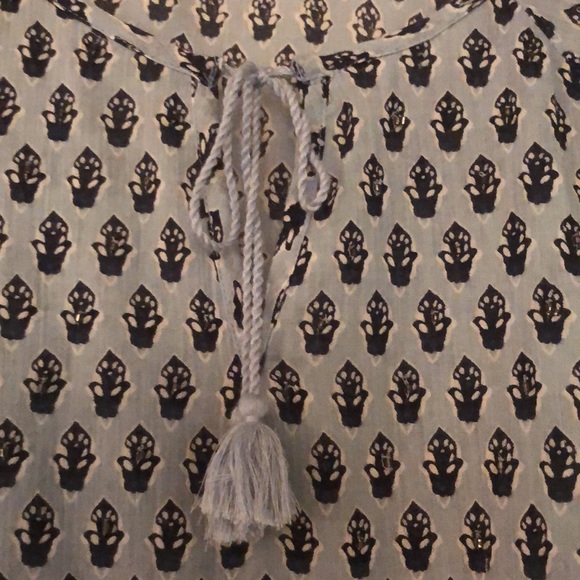 Blue Print pattern tunic type top in Medium - Picture 2 of 4